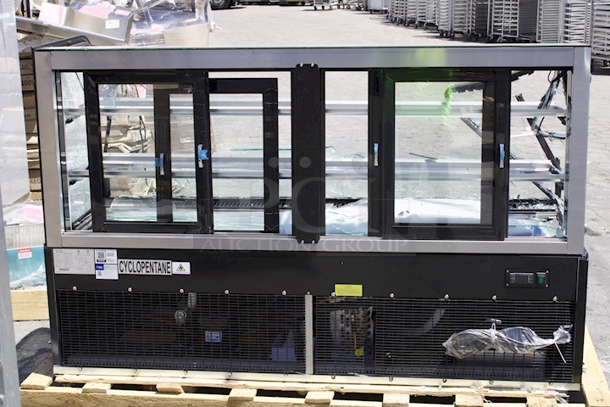 BRAND NEW SCRATCH & DENT! Avantco BC-72-HC 72" Curved Glass Black Refrigerated Bakery Display Case. Tested. Turns On. Gets Cold. See Photos For Damage.  - Image 3 of 9