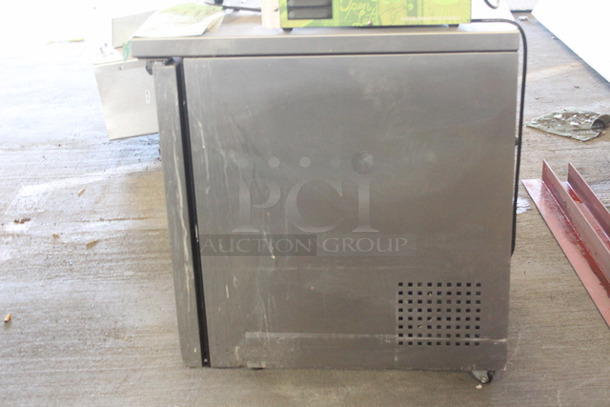 True TUC-27-LP 27" W Undercounter Refrigerator w/ (1) Section & (1) Right Hinge Door, 115v. TESTED. WORKING! 27-9⁄16 x 31-1⁄16 x 31-7⁄8 - Image 3 of 7