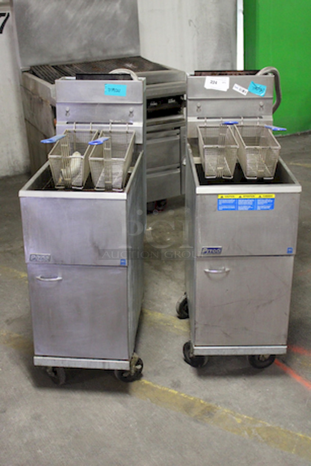 AMAZING! (2) New, Briefly Used Pitco 35C+  Economy Tube Fired 40 lbs Gas Fryer On Commercial Casters. Includes Fry Baskets. 15-1/8x30x46. 2x Your Bid