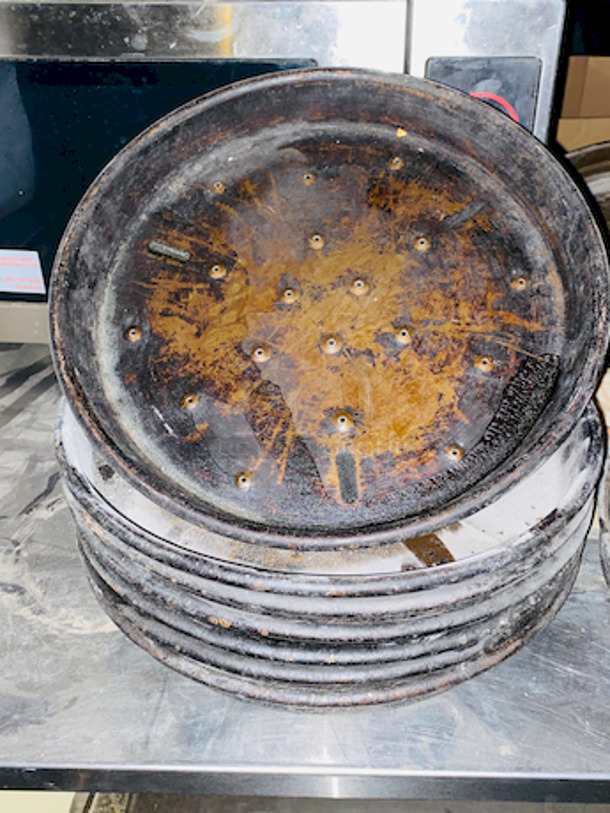 VARIETY LOT! Steel Service Station With Storage, Microwave and Pizza Pans.  - Image 2 of 7