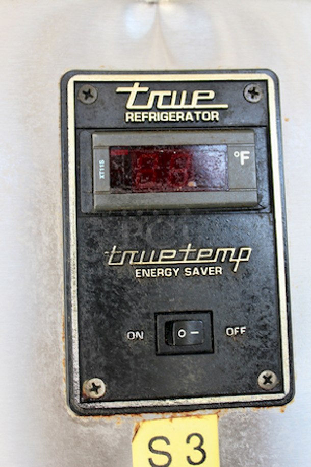 LIKE NEW!! TRUE TR2R-2S 2 Door Stainless Steel Reach In Cooler Refrigerator 5″ castors, 1/2 HP, 115v/60/1-ph, 5.9 amps, NEMA 5-15P, cULus, UL EPH Classified, Made in USA. - Image 3 of 5