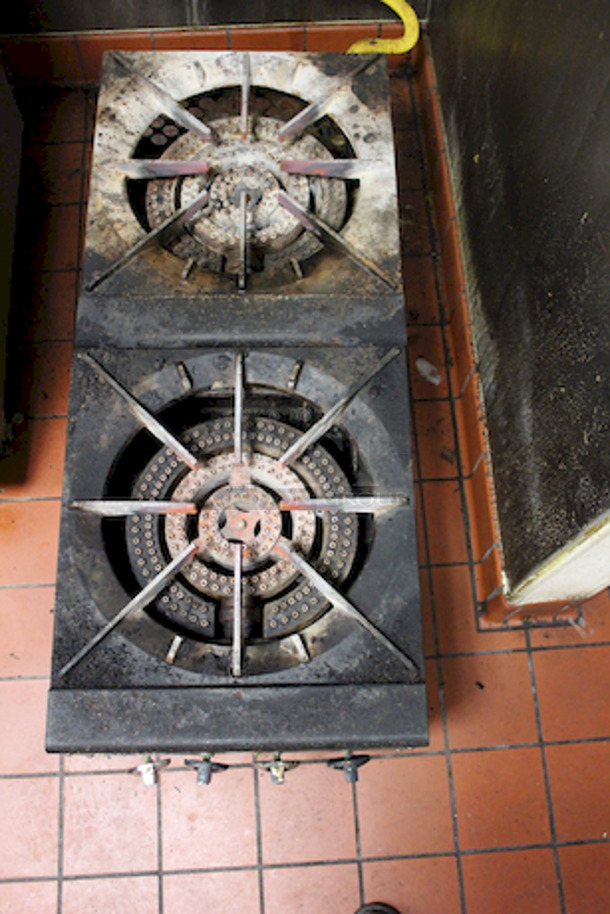  Radiance TASP-18S-D Stock Pot Range (2) 3-Ring Burners 158K BTU, Natural Gas. In Working Order. 18x41-1/2x18 - Image 4 of 5