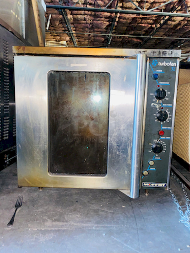 Moffat G32 Gas Full Size Convection Oven Dble Stack w/ Stationary Stand.

110/120 volts, Phases 1, Natural Gas.
29x32x71-1/4
Weight	578.00 lbs.
Width	28.88 in.
Depth	31.88 in.
Height	71.25 in.
 - Image 2 of 4