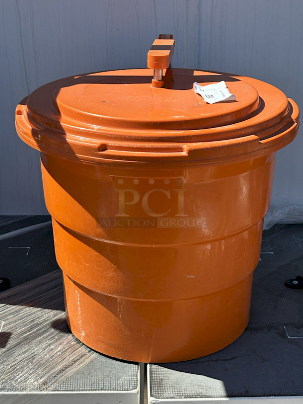 LIKE NEW CONDITION!! Winco 5-Gallon Orange Salad Spinner, FDA