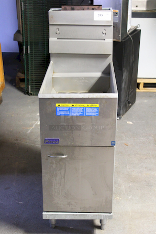 OUTSTANDING!! Pitco 35C+S 40lbs Economy Tube Fired Gas Fryer, Propane. 
