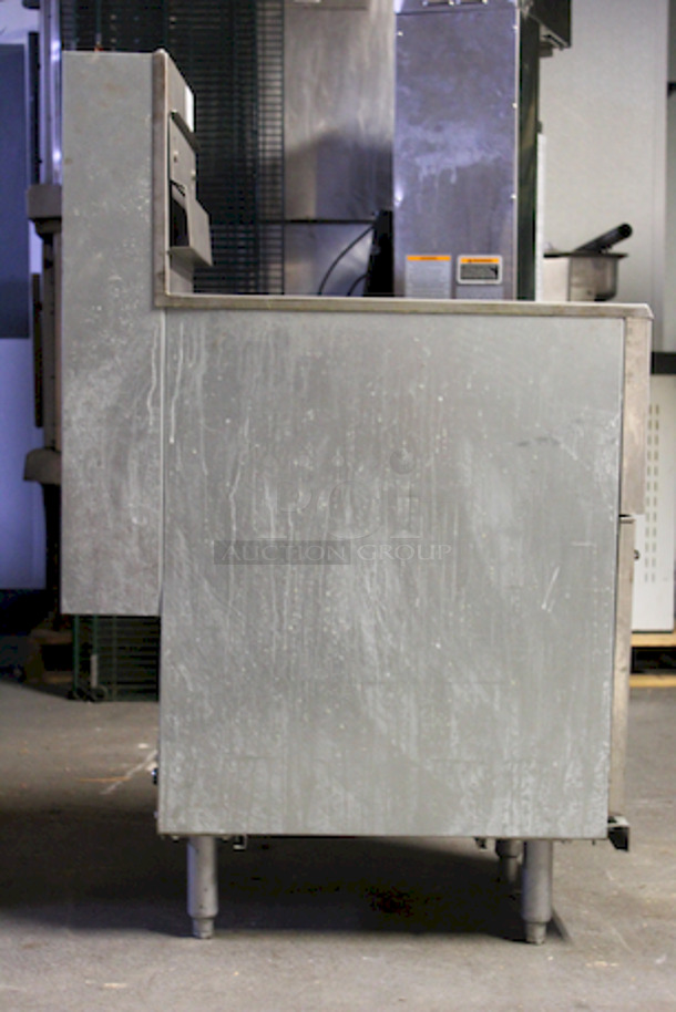 OUTSTANDING!! Pitco 35C+S 40lbs Economy Tube Fired Gas Fryer, Propane. 
 - Image 7 of 9