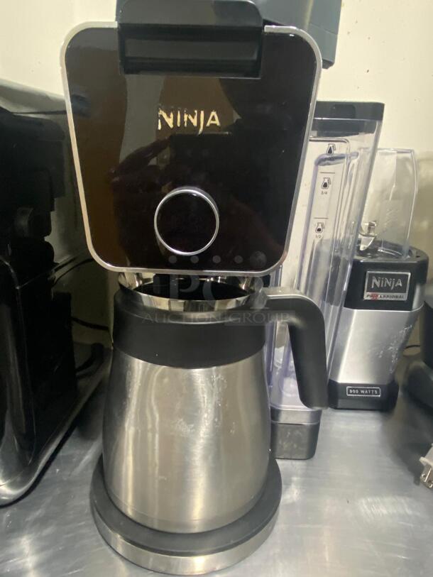 Ninja DualBrew System 12-Cup Coffee Maker, Single-Serve for Grounds & K-Cup Pod Compatible, 3 Brew Styles, 60-oz. Water Reservoir & Carafe, Black ..... Tested and Working
