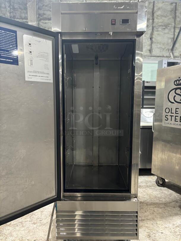 Dukers D28R One-Section Reach-In refrigerator - 110v/60/1-PH - 110 Volts
 - Image 2 of 4