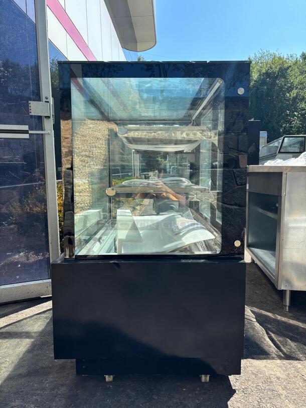 Dukers Glass Cake Showcase Refrigeration DDM48R
 - Image 3 of 5