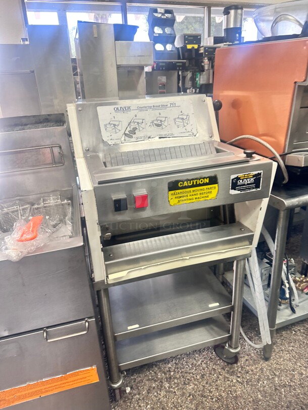 Oliver 711 Countertop Commercial Bread Slicer 115 Volt  - Image 6 of 6