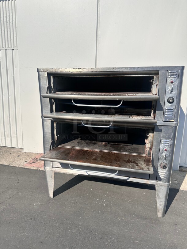 Used Blodgett 961 Natural Gas Stone Deck Oven with Draft Diverter - 74,000 BTU Working
60x38x64 - Image 7 of 10