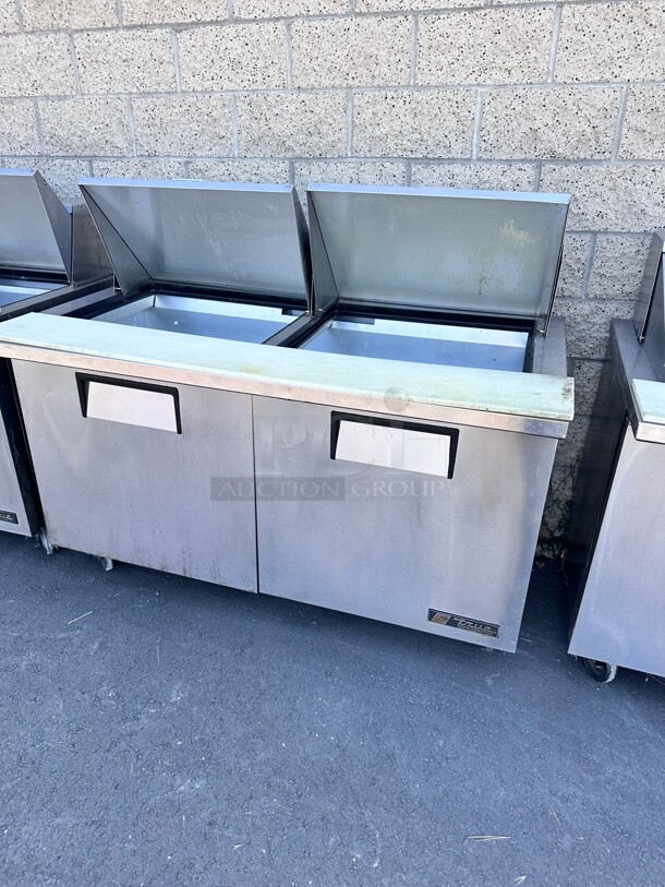 Late Model True TSSU-60 60 inch Mega Top Sandwich/Salad Prep Table w/ Refrigerated Base,115 Volt Working - Image 6 of 7