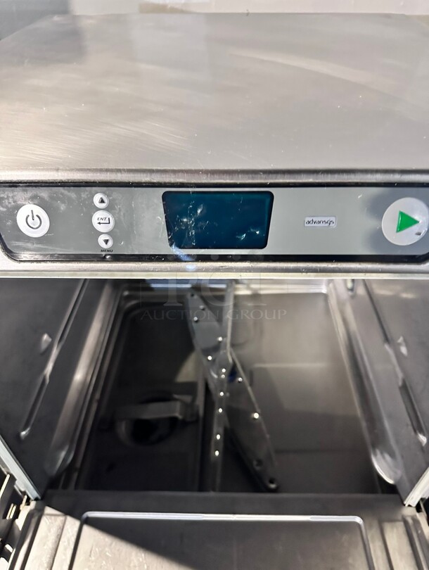 Working Hobart LXER High Temp Rack Undercounter Dishwasher - (30) Racks/hr, 208-240v/1ph - Image 4 of 7