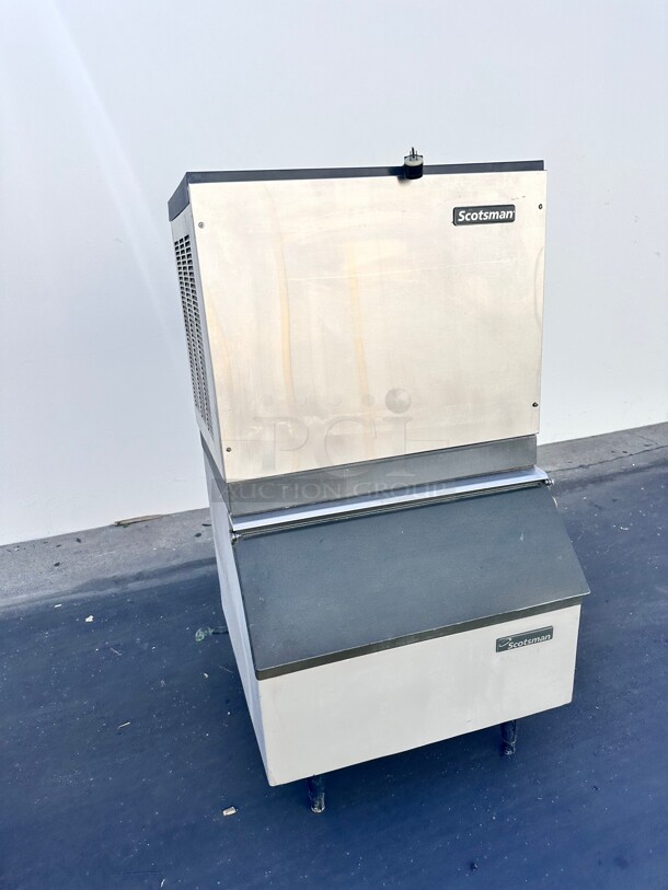 Working Scotsman CME256AS 300 Lb Per Day Commercial Ice Machine With Ice Bin 115 Volt - Image 2 of 7