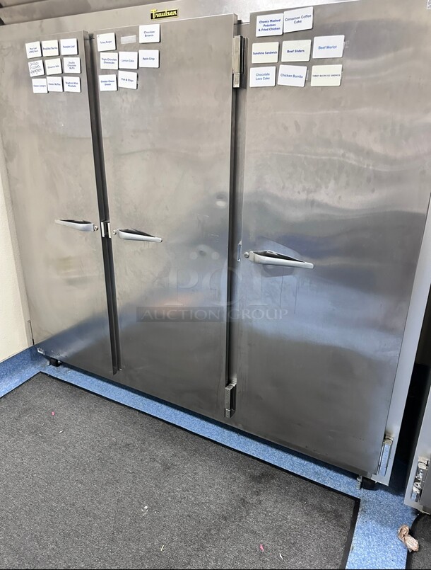 Late Model! Traulsen G31010 77 inch G Series Solid Door Reach-In Freezer with Left / Right / Right Hinged Doors 115 Volt Tested and Working! - Image 8 of 8
