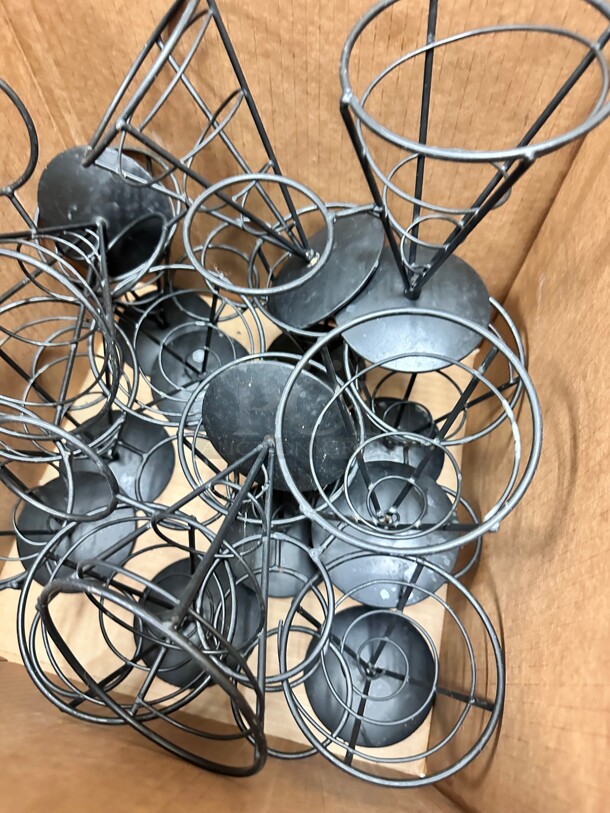 One Lot Of French Fries Holder Black - Image 5 of 5