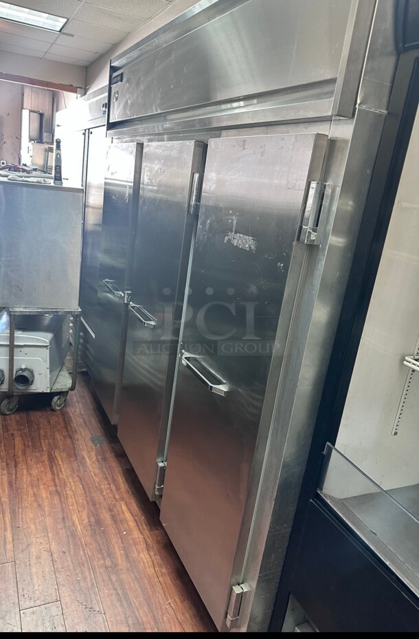 Working Continental  78 inch Three Section Commercial Refrigerator Freezer - Solid Doors, Top Compressor, 220 Volt 1 Phase - Image 2 of 6