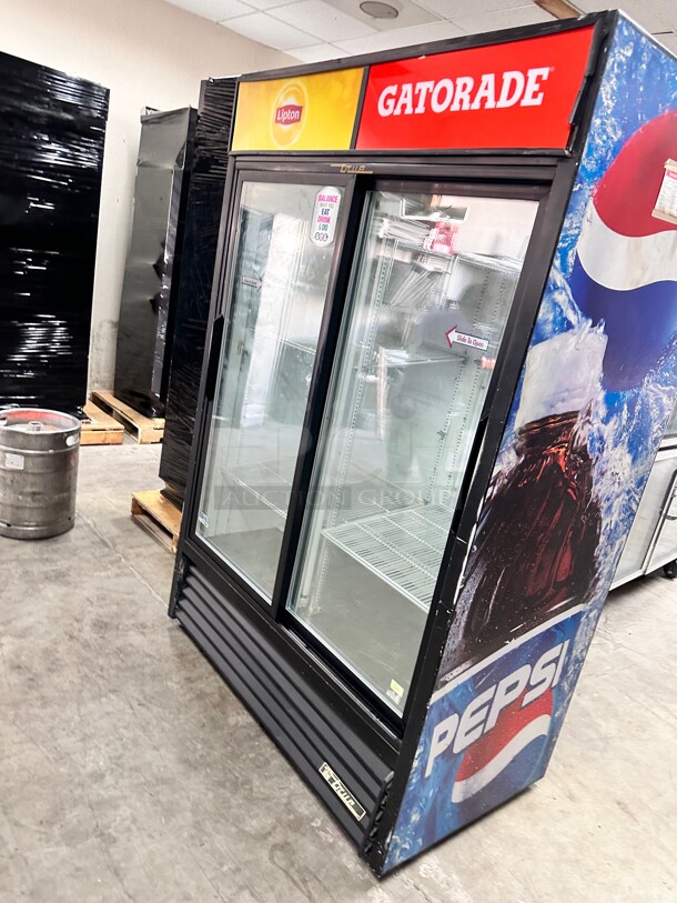Late Model True GDM-45 52 Black Refrigerated Sliding Glass Door Merchandiser 115 Volt Tested and Working! - Image 6 of 7