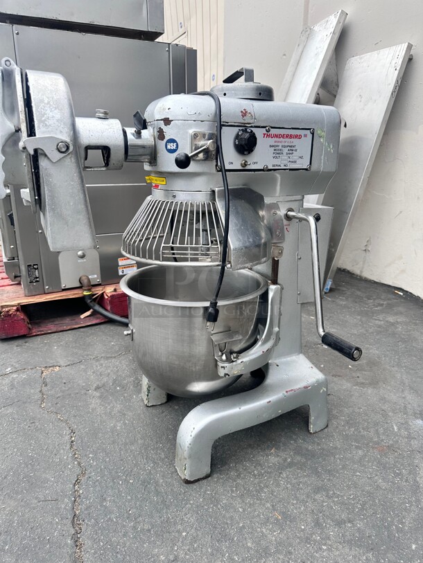 20 Quart Thunderbird Planetary Mixer ARM-02 115 Volt Working - Image 3 of 10