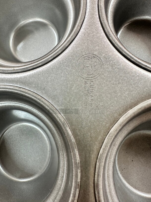 Chicago Metallic 43555 Large Crown Muffin Pan, Makes (12) 3 1/2" Muffins, - Image 8 of 8