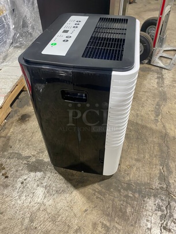 NEW! OUT OF THE BOX! SCRATCH-N-DENT! Soleus Air 95 Pint Portable Dehumidifier Unit! With Built In Pump! Model: DME295IP201 115V - Image 3 of 9