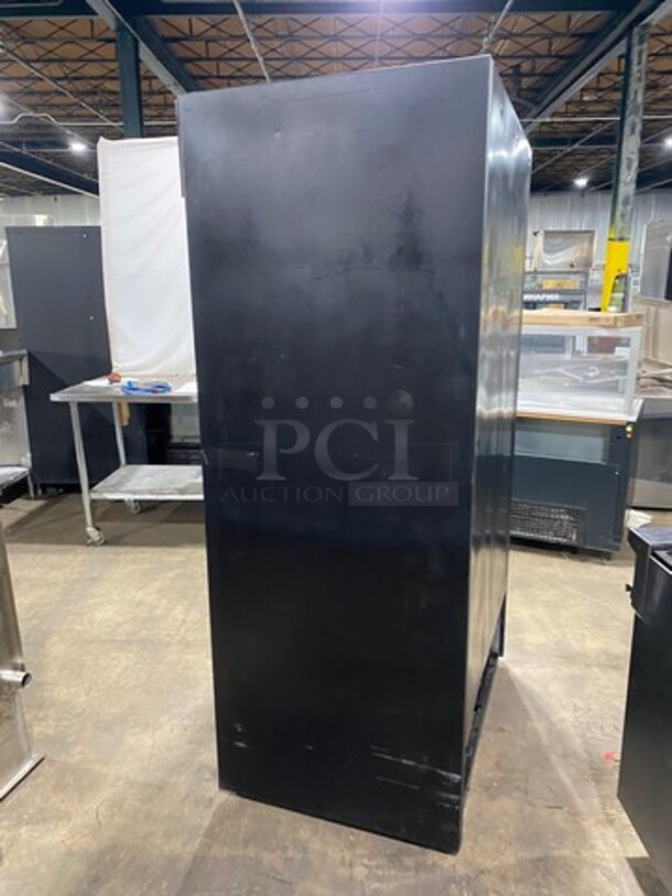 True Commercial 2 Door Reach In Cooler Merchandiser! With View Through Doors! Poly Coated Racks! Model: GDM37LD SN: 7856932 115V 60HZ 1 Phase - Image 4 of 8