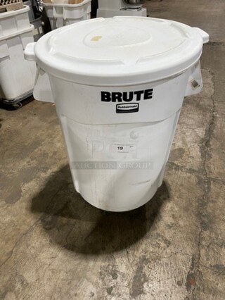 Rubbermaid Commercial White Poly Trash Can! With Lid! On Dolly!