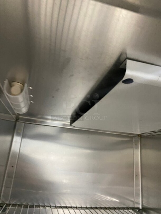 Nice Traulsen AllStainless Steel Commercial Single Door Reach In Cooler w/ Poly Coated Racks on Commercial Casters. 115 Volts, 1 Phase Model: RHT132WREFHS - Image 7 of 8
