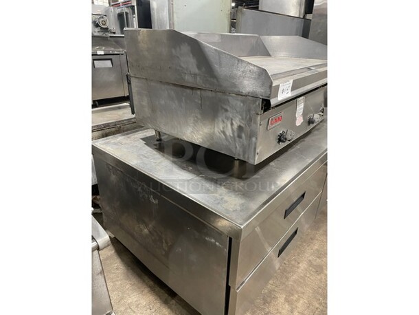 WOW! Lang Natural Gas Powered Heavy Duty Commercial Mirror Shine/Polished Top 48 Inch Thermostatic Controlled Flat Top Griddle! On Two Drawer 60 Inch Refrigerated Chef Base! On Casters! 2 X Your Bid! - Image 4 of 11