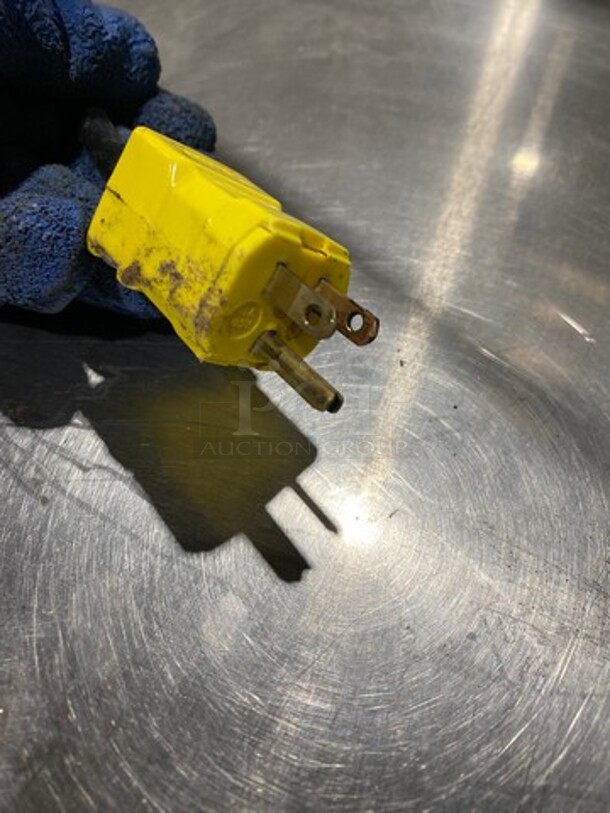 Amana Commercial Countertop Microwave Oven! Stainless Steel! Model: RFS12SW2A SN: 0806303836 120V 60HZ 1 Phase - Image 8 of 8