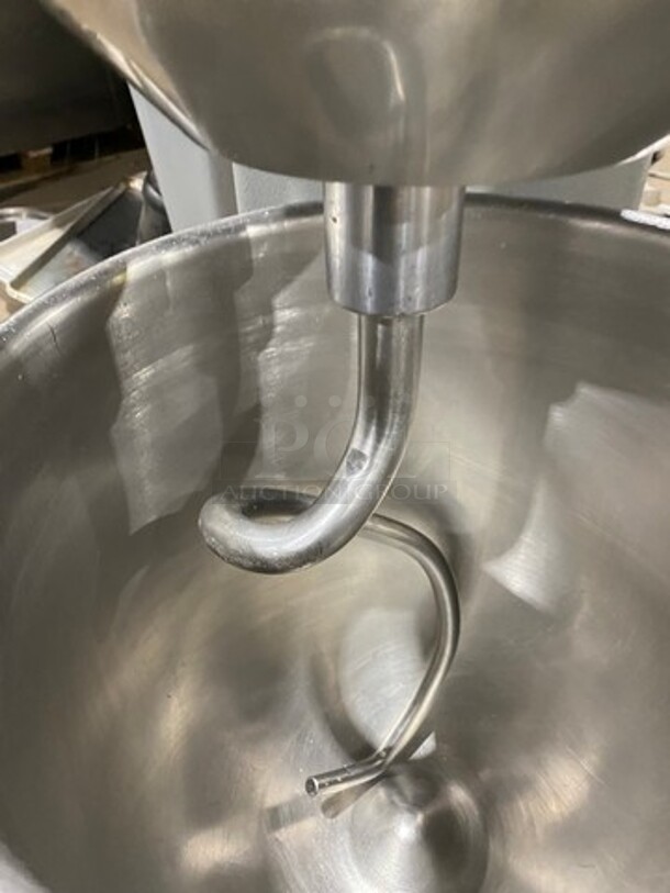 NICE! Welbilt Varimixer Commercial 40 Qt Planetary Mixer! With Mixing Bowl And Hook Attachment! Model: W40 SN: 6913030002EA 208V 3 Phase - Image 5 of 11
