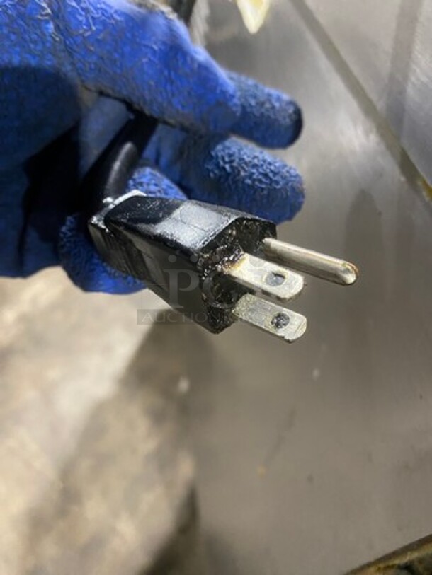 Henny Penny Commercial Natural Gas Powered 2 Bay Fryer! All Stainless Steel On Casters! Model: EEG142FFXX SN: BW1304009 - Image 12 of 12