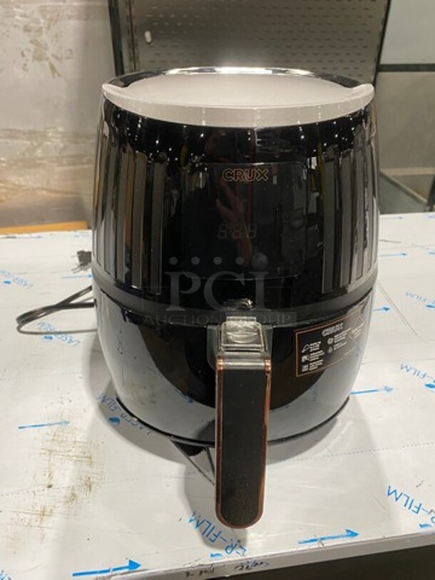 IN ORIGINAL BOX! Crux Countertop Air Convection Fryer! Model: TXGDT13A 120V - Image 2 of 8