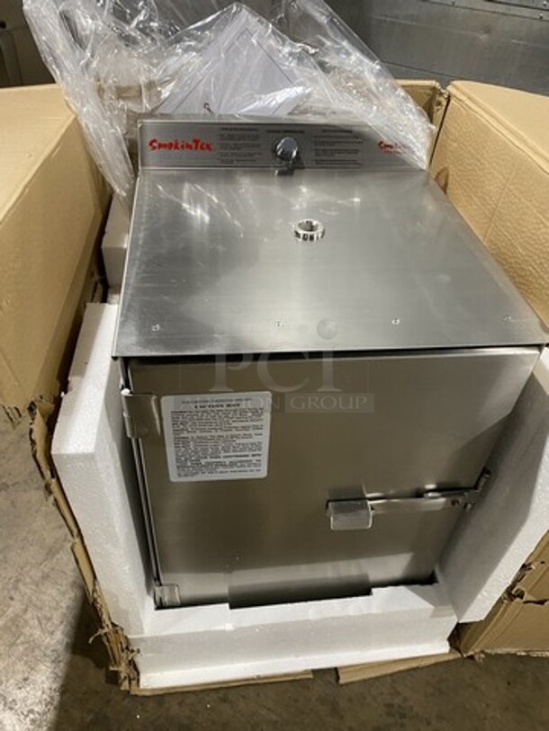 BRAND NEW IN THE BOX! Smomkin Tex Electric Powered Insulated Pro Series Smoker/Slow Cooking Oven! Model 1400! Real Wood Flavor! 110V 1 Phase! On Casters!   - Image 3 of 4