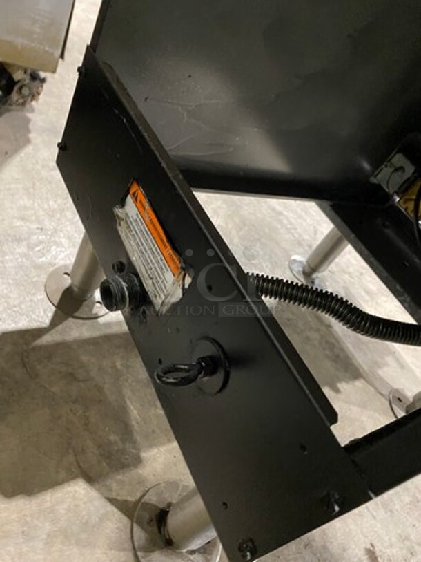 Pitco Commercial Natural Gas Powered Deep Fat Fryer! With 2 Metal Frying Baskets! All Stainless Steel! On Legs! Model: 35C SN: G09LB037953 - Image 9 of 9