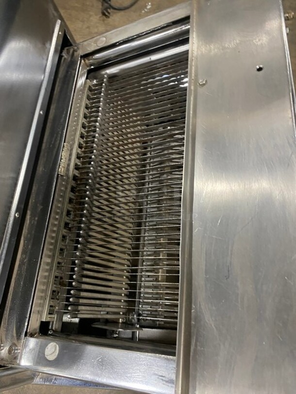 Berkel Commercial Countertop Bread Loaf Slicer! Model: MB3/8 SN: 9211110100766 115V 60HZ 1 Phase - Image 5 of 9