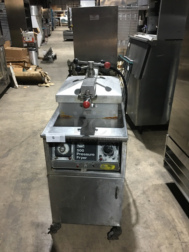 Henny Penny Pressure Fryer 500! Electric! With Metal Fryer Basket! All Stainless Steel! On Casters! Model: 500 SN: EB051HH 208V 60HZ 3 Phase