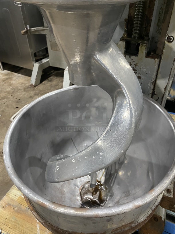 HOBART Metal Commercial Floor Style 80 Quart Planetary Dough Mixer w/ Metal Mixing Bowl! Model M802! Serial 11-273-301 200V/60Hz/3 Phase - Image 6 of 8
