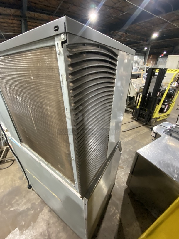 MANITOWOC Stainless Steel Ice Machine! On Legs! Model IYT1900A-261 Serial 1120464340 208-230V/60Hz/ 1 Phase - Image 4 of 10