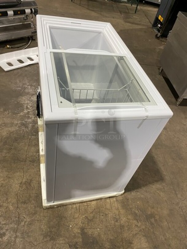 SCRATCH-N-DENT! LATE MODEL! Kelvinator Commercial Reach Down Freezer! Model: KCNF073WS SN: 95111779 115V - Image 5 of 12