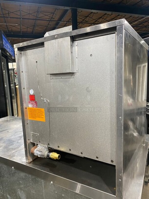 Castle Commercial Natural Gas Powered Pizza/ Baking Oven! All Stainless Steel! Model: P019 SN: 3L21 - Image 4 of 8