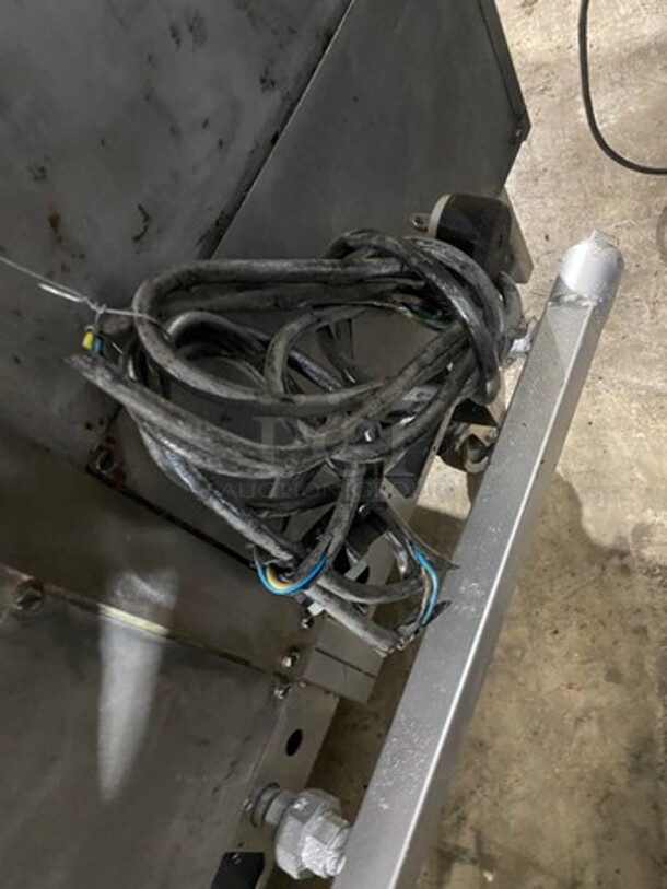 FAB! Pitco Frialator Commercial Natural Gas Powered 3 Bay Deep Fat Fryer! With Middle Fryer Basket Rack! With Oil Filter System! All Stainless Steel! On Casters! Model: SGH50 SN: G09DC011392 - Image 12 of 12