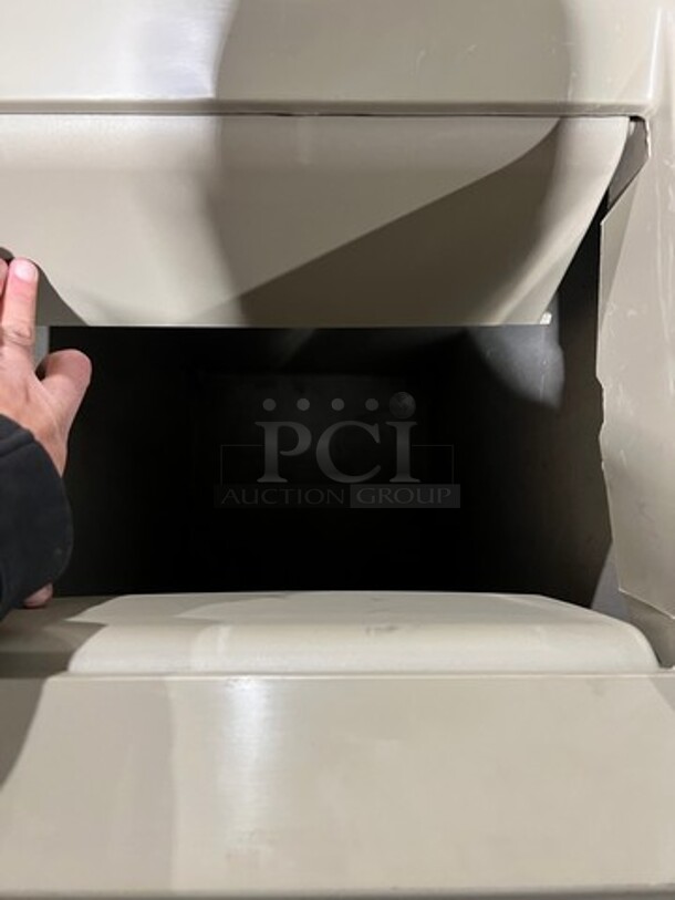 Rubbermaid Poly Trash Bin! - Image 7 of 7