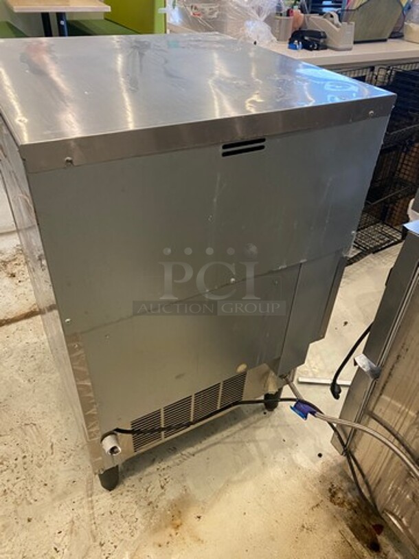 Hoshizaki Commercial Undercounter Ice Maker Machine! On Legs! WORKING WHEN REMOVED! Model: KM115BAJ SN: H00132E 115V 60HZ 1 Phase - Image 4 of 7