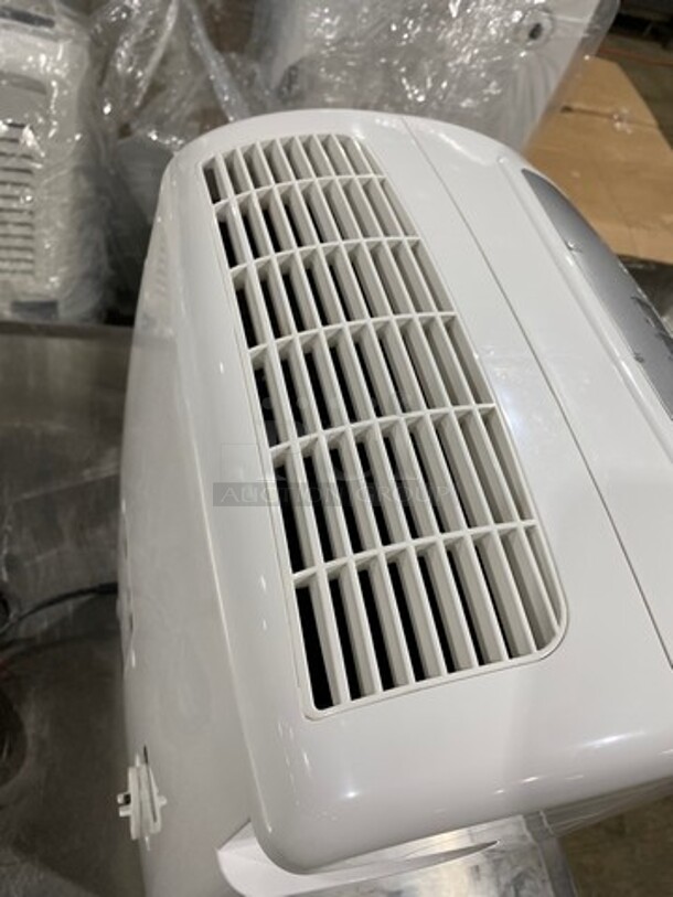 NEW! OUT OF THE BOX! SCRATCH-N-DENT! Whynter 70 Pint Portable Dehumidifier Unit! With Built In Pump! Model: RPD702WP 115V - Image 7 of 9