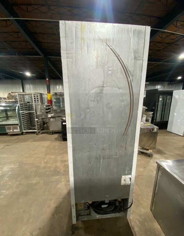 Migali Commercial Single Door Reach In Cooler Merchandiser w/ Poly Coated Racks on Commercial Casters! MODEL C-23RM SN: C-23RM16012292014 115V 1PH - Image 4 of 8