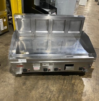 Lang Commercial Countertop Natural Gas Powered Mirror Shine Flat Top Griddle! With Thermostatic Controls! Built In Hood! With Back And Side Splashes! All Stainless Steel! On Legs! MODEL 248SCHENSH SN:GT2480218A2013