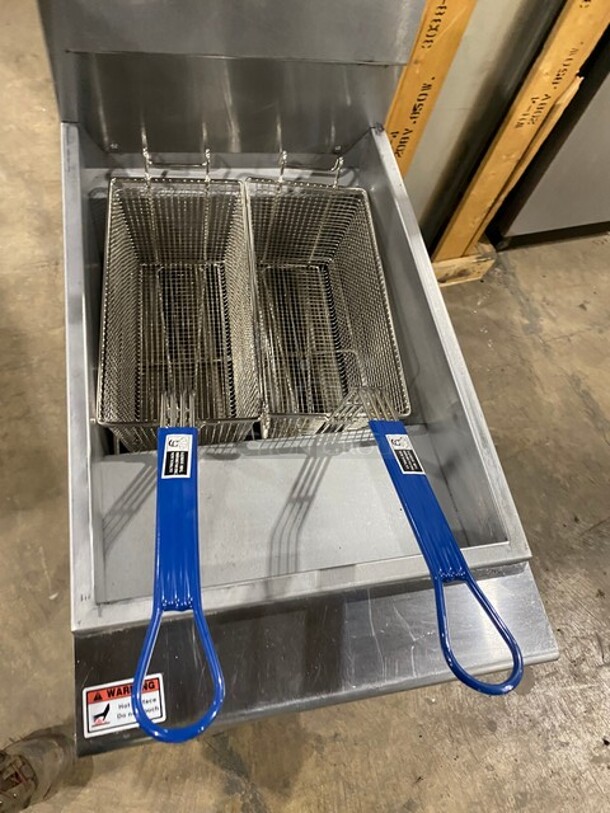 Cookline Commercial Natural Gas Powered Deep Fat Fryer! All Stainless Steel! With Backsplash! With Two Frying Baskets! On Legs! Model: CF-50 SN: 2207018048! - Image 5 of 9