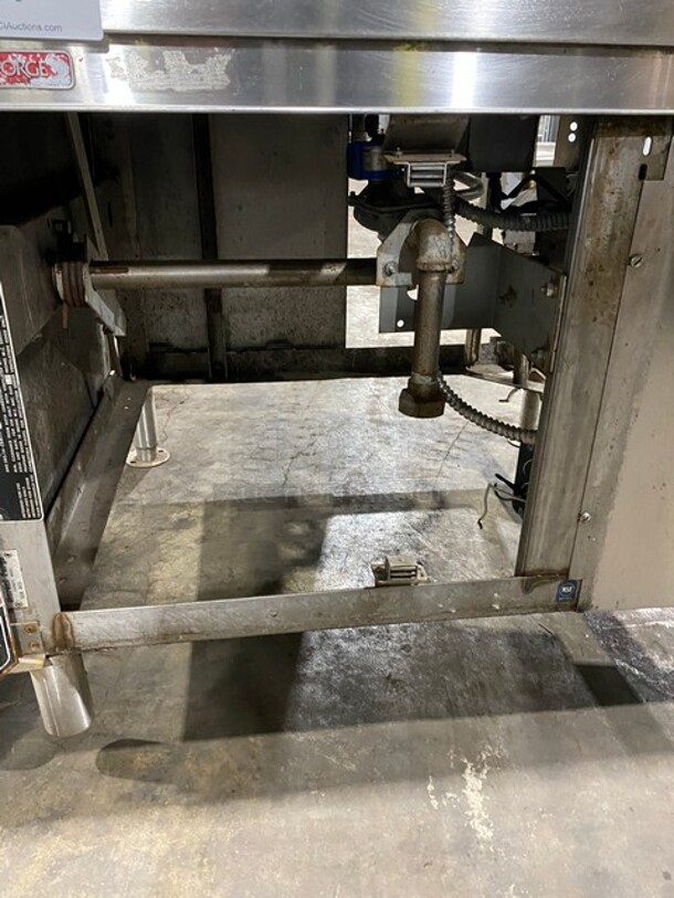 Market Forge Commercial Natural Gas Powered Tilted Braising Pan/Ultra Skillet! All Stainless Steel! On Legs! Model: 15004GLX SN: 194884 - Image 9 of 10
