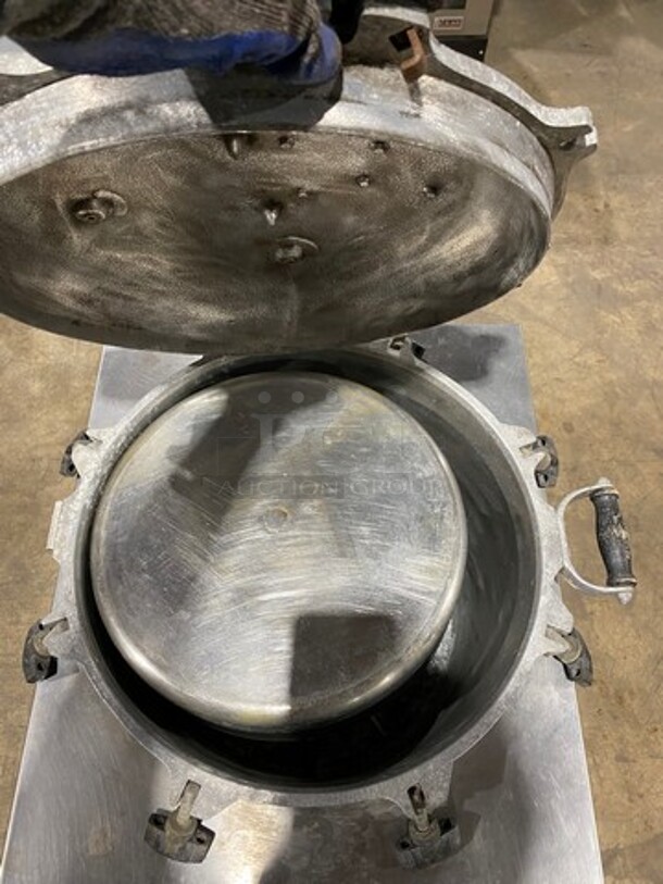 Smokaroma Commercial Electric Powered Pressure BBQ Cooker/ Smoker! All Stainless Steel! On Casters! Model: CU200F SN: 6118 208V - Image 5 of 9